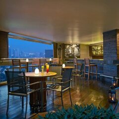 Отель Mayfair, Bangkok - Marriott Executive Apartments Таиланд, Бангкок - 1 отзыв об отеле, цены и фото номеров - забронировать отель Mayfair, Bangkok - Marriott Executive Apartments онлайн гостиничный бар
