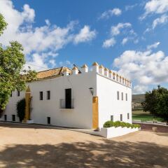 Отель Hacienda El Santiscal - Adults Only Испания, Аркос -де-ла-Фронтера - отзывы, цены и фото номеров - забронировать отель Hacienda El Santiscal - Adults Only онлайн парковка