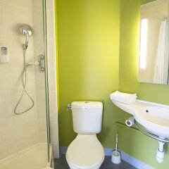 Отель B&B Hôtel Auxerre Monéteau ванная фото 2