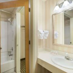 Отель Ramada by Wyndham Columbus Polaris ванная