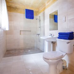 Отель Bellavista Farmhouses Gozo Мальта, Шаара - отзывы, цены и фото номеров - забронировать отель Bellavista Farmhouses Gozo онлайн ванная