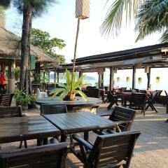 Отель Southern Lanta Resort бассейн