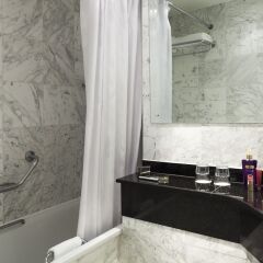 Отель Ibis Earls Court Лондон ванная фото 2