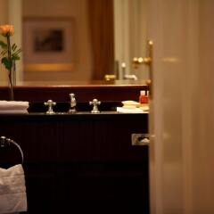 Отель Steigenberger Parkhotel Дюссельдорф ванная