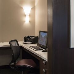 Отель Sheraton Cavalier Calgary Hotel Канада, Калгари - отзывы, цены и фото номеров - забронировать отель Sheraton Cavalier Calgary Hotel онлайн удобства в номере