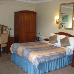 Kings Park Hotel сейф в номере