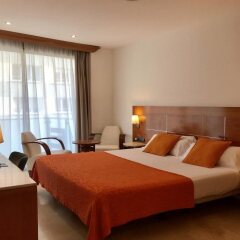 Hotel Calasanz комната для гостей