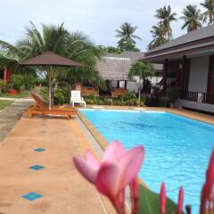 Отель Khum Laanta Resort Ланта бассейн