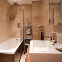 Отель Lovely 2 Bed Flat in Warren Street ванная фото 2