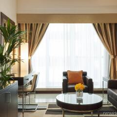 Отель Four Points by Sheraton Sheikh Zayed Road, Dubai комната для гостей фото 5