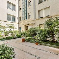 Отель 37 - Luxury Flat Montaigne Париж