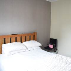 Отель 2 Bedroom Edinburgh Apartment Close To Airport Великобритания, Эдинбург - отзывы, цены и фото номеров - забронировать отель 2 Bedroom Edinburgh Apartment Close To Airport онлайн комната для гостей фото 2