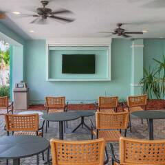Отель Comfort Inn and Suites Resort Cocoa Beach США, Какао-Бич - отзывы, цены и фото номеров - забронировать отель Comfort Inn and Suites Resort Cocoa Beach онлайн гостиничный бар