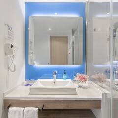 Отель Holiday Inn Express Shanghai Gubei ванная фото 2