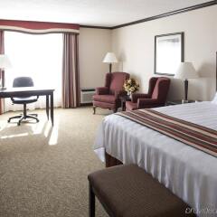 Отель Best Western Plus Port O'Call Hotel Канада, Калгари - отзывы, цены и фото номеров - забронировать отель Best Western Plus Port O'Call Hotel онлайн комната для гостей фото 3