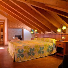 Отель Casas Pirineo Turismo Rural Con Historia комната для гостей