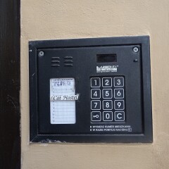Отель Cat Hostel Krakow Польша, Краков - отзывы, цены и фото номеров - забронировать отель Cat Hostel Krakow онлайн сейф в номере