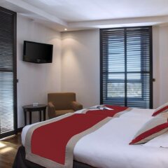 Отель Hôtel Aston La Scala сейф в номере