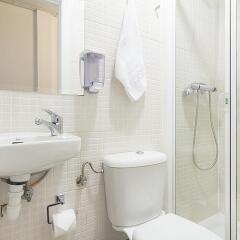Отель Hostal Gran Via 63 Rooms ванная фото 2