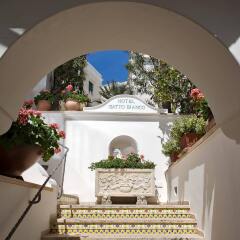 Отель Gatto Bianco Hotel & SPA Италия, Капри - отзывы, цены и фото номеров - забронировать отель Gatto Bianco Hotel & SPA онлайн балкон