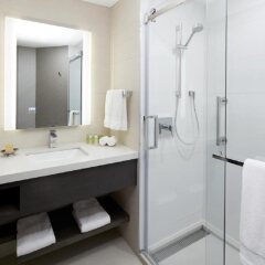 Отель DoubleTree by Hilton Montreal Канада, Монреаль - отзывы, цены и фото номеров - забронировать отель DoubleTree by Hilton Montreal онлайн ванная
