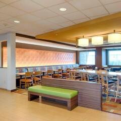 Отель Fairfield Inn & Suites by Marriott Columbus Dublin гостиничный бар