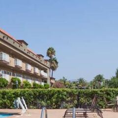 Отель Travelodge by Wyndham Sylmar CA США, Лос-Анджелес - отзывы, цены и фото номеров - забронировать отель Travelodge by Wyndham Sylmar CA онлайн парковка