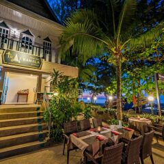 Отель Thai Kamala Beach Front гостиничный бар
