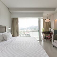 Отель Sugar Palm Grand Hillside 4* Стандартный номер с разными типами кроватей фото 5