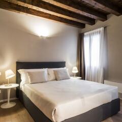 Отель Myplace - Piazze di Padova Duplex Apartment Via dei Da Carrara Италия, Падуя - отзывы, цены и фото номеров - забронировать отель Myplace - Piazze di Padova Duplex Apartment Via dei Da Carrara онлайн комната для гостей фото 2