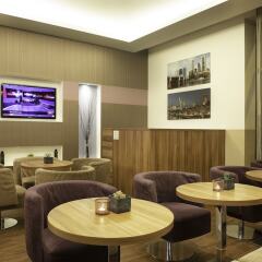 Отель Holiday Inn Express Frankfurt City Hauptbahnhof гостиничный бар фото 4