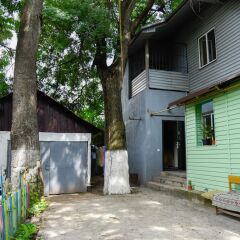 Almaty Hostel Dom Алматы вид на фасад