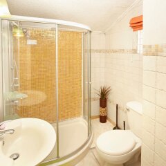 Отель The Oasis at Marley Manor Ямайка, Кингстон - отзывы, цены и фото номеров - забронировать отель The Oasis at Marley Manor онлайн ванная