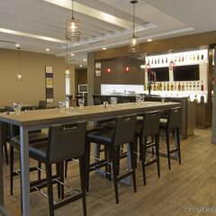 Отель Holiday Inn Calgary-Airport Канада, Калгари - отзывы, цены и фото номеров - забронировать отель Holiday Inn Calgary-Airport онлайн гостиничный бар