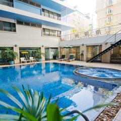 Отель Kingston Suites Bangkok бассейн фото 3