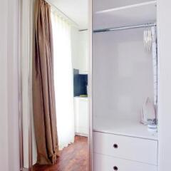 Апартаменты Suite Apartments By Livingdowntown Цюрих сейф в номере