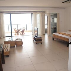 Апартаменты 18 Degrees Blue Holiday Apartment комната для гостей фото 5