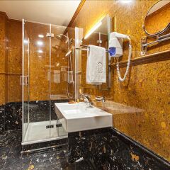 Гостиница Royal Hotel Spa & Wellness в Ярославле - забронировать гостиницу Royal Hotel Spa & Wellness, цены и фото номеров Ярославль ванная фото 2