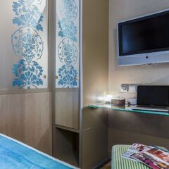 Отель The Five Hotel Франция, Париж - отзывы, цены и фото номеров - забронировать отель The Five Hotel онлайн удобства в номере фото 2