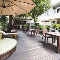Отель Feung Nakorn Balcony Rooms and Cafe фото 13