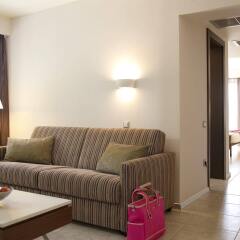 Olympic Palace Resort Hotel & Convention Center комната для гостей