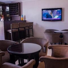 Отель S&S Hotels and Suites гостиничный бар