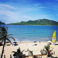 Отель Las Flores Beach Resort пляж