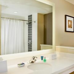 Отель Four Points by Sheraton Las Vegas East Flamingo США, Лас-Вегас - отзывы, цены и фото номеров - забронировать отель Four Points by Sheraton Las Vegas East Flamingo онлайн ванная