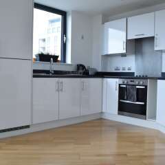 Отель 1 Bedroom Flat With a Balcony View of the Shard в номере