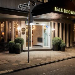 Отель Max Brown Midtown вид на фасад фото 2