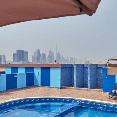 Arabian Dreams Deluxe Hotel Apartments бассейн фото 3