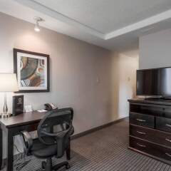 Отель Regency Suites Hotel Канада, Калгари - отзывы, цены и фото номеров - забронировать отель Regency Suites Hotel онлайн фото 2