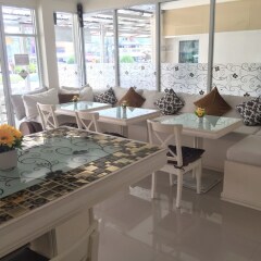 Отель Phuket Airport Suites & Lounge Bar - Club 96 Таиланд, Пхукет - отзывы, цены и фото номеров - забронировать отель Phuket Airport Suites & Lounge Bar - Club 96 онлайн интерьер отеля фото 3