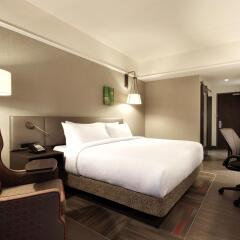 Отель Hilton Garden Inn Calgary Downtown комната для гостей фото 3